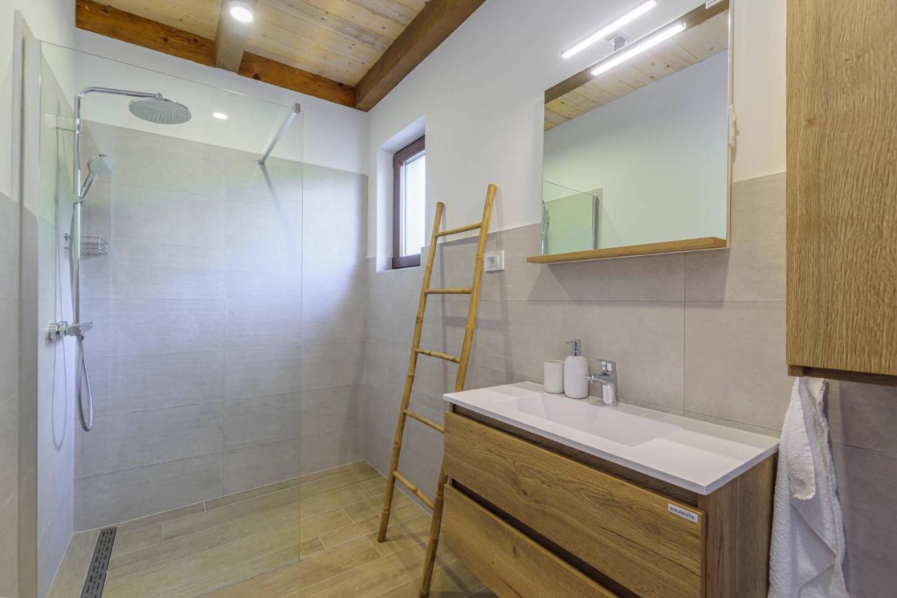 Villa David - Luxurious Secluded Villa With A Heated Pool Butkovici  Exterior photo