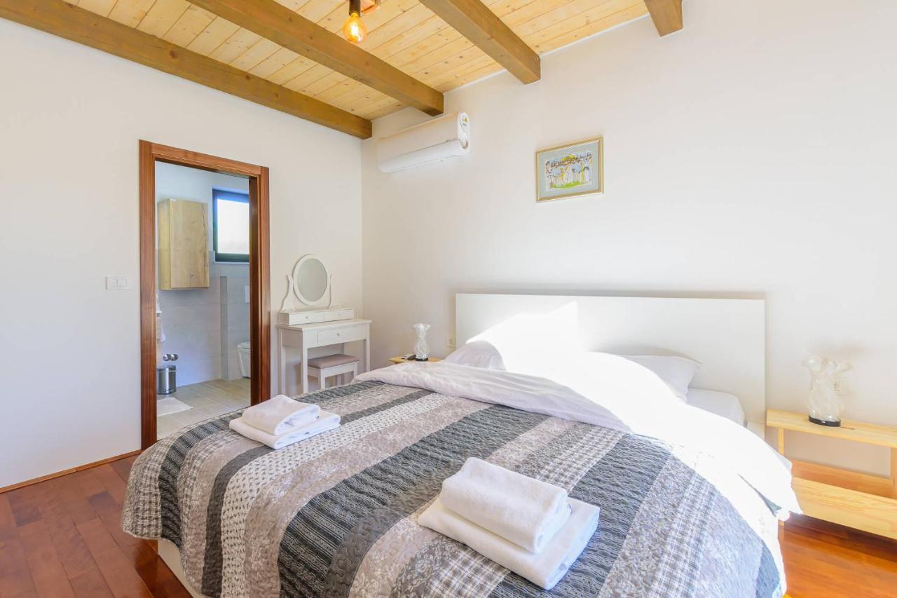Villa David - Luxurious Secluded Villa With A Heated Pool Butkovici  Exterior photo