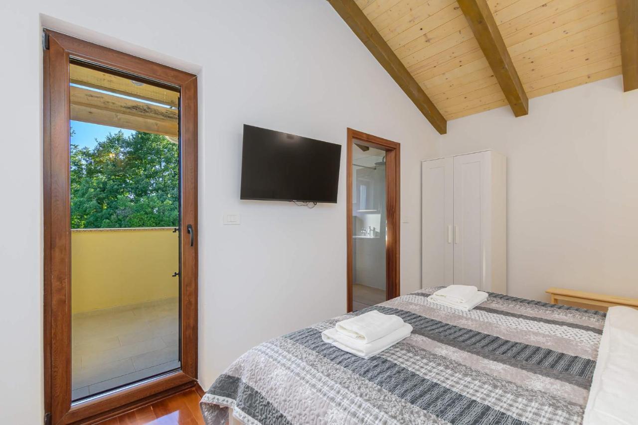Villa David - Luxurious Secluded Villa With A Heated Pool Butkovici  Exterior photo