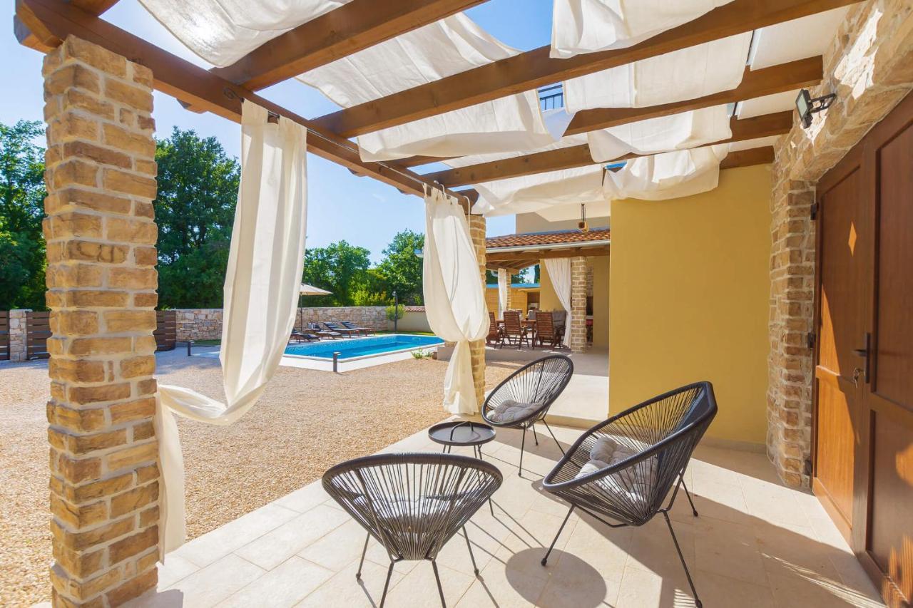 Villa David - Luxurious Secluded Villa With A Heated Pool Butkovici  Exterior photo