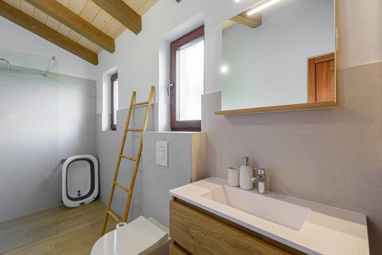 Villa David - Luxurious Secluded Villa With A Heated Pool Butkovici  Exterior photo