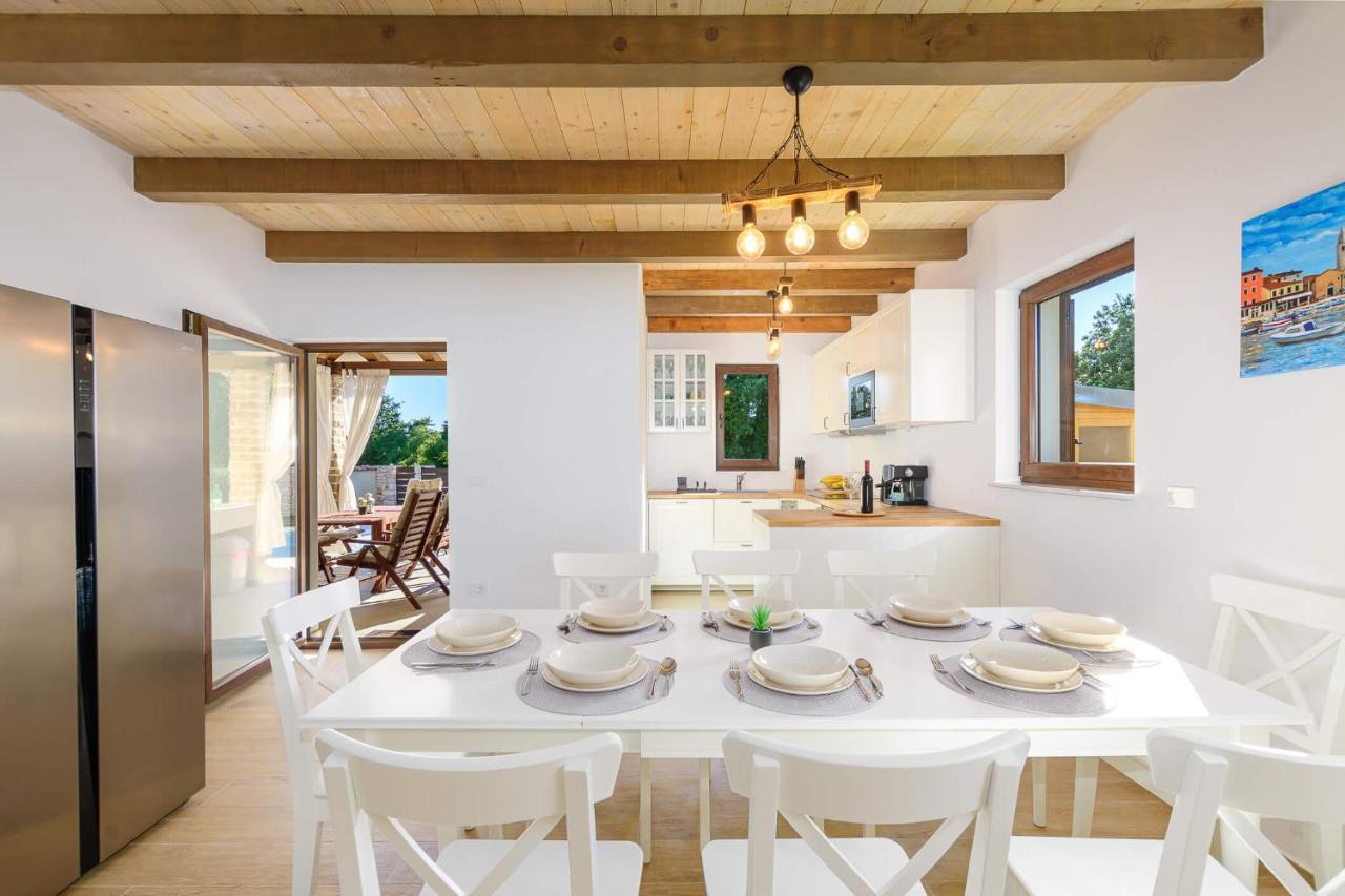 Villa David - Luxurious Secluded Villa With A Heated Pool Butkovici  Exterior photo